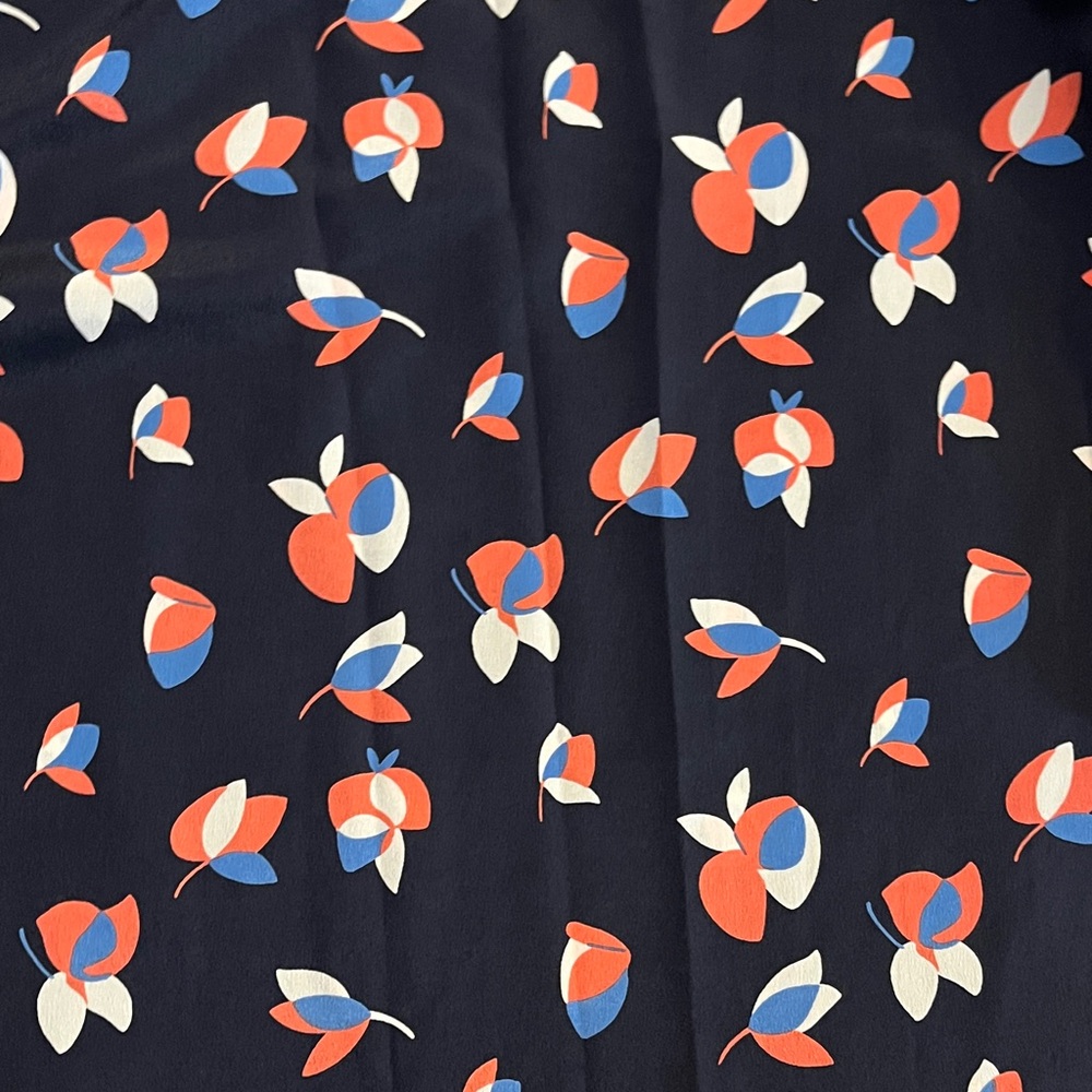 🎈Pixley Navy V Neck Floral Blouse🎁Bundle up to 5lbs for $20 Sale 📦 - Picture 8 of 13